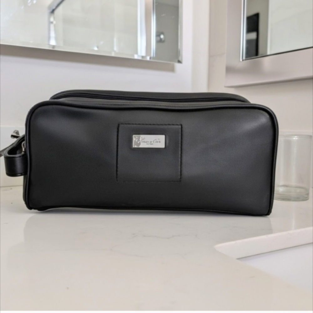 🆕Kenneth Cole "Close Shave"  Travel Bag